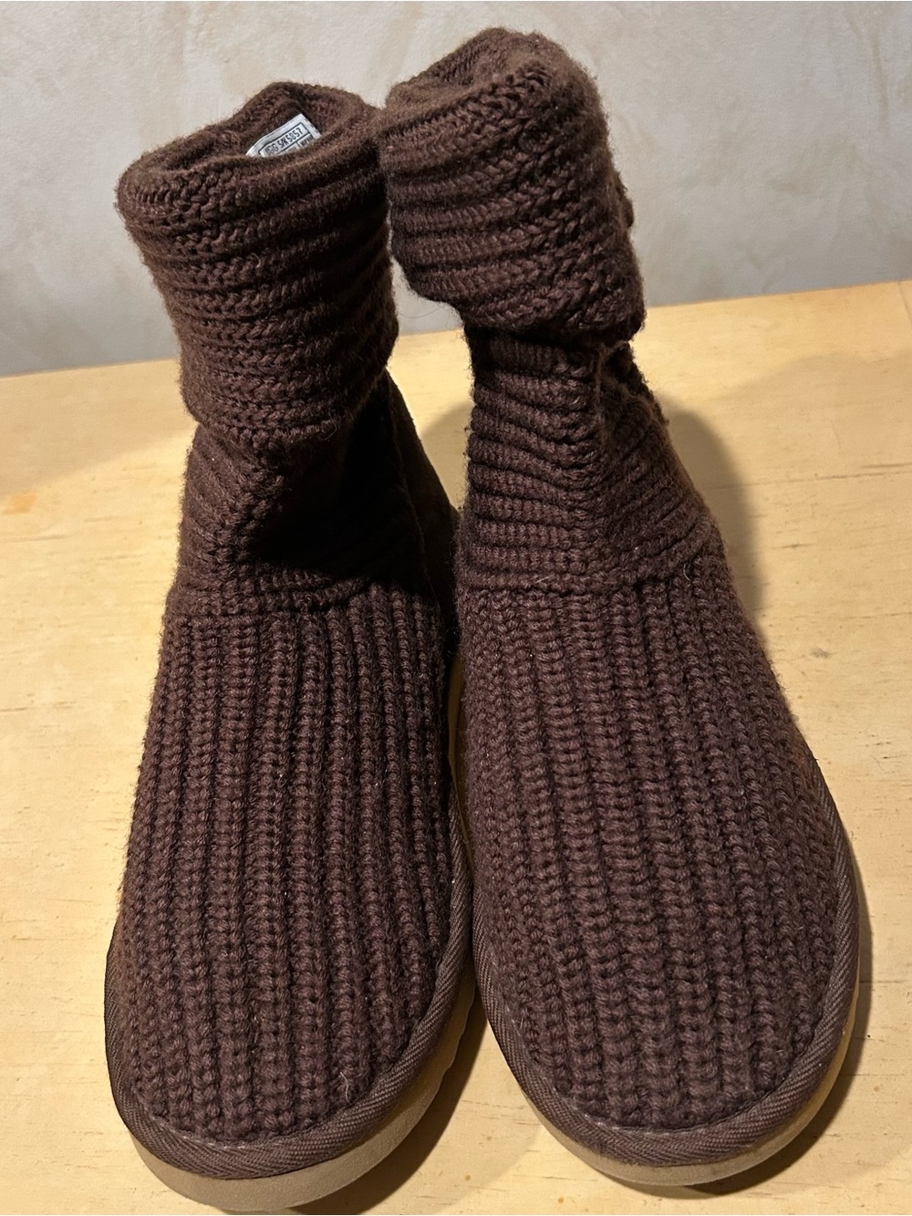 Ugg Australia women’s classic knit sweater boots in size 8